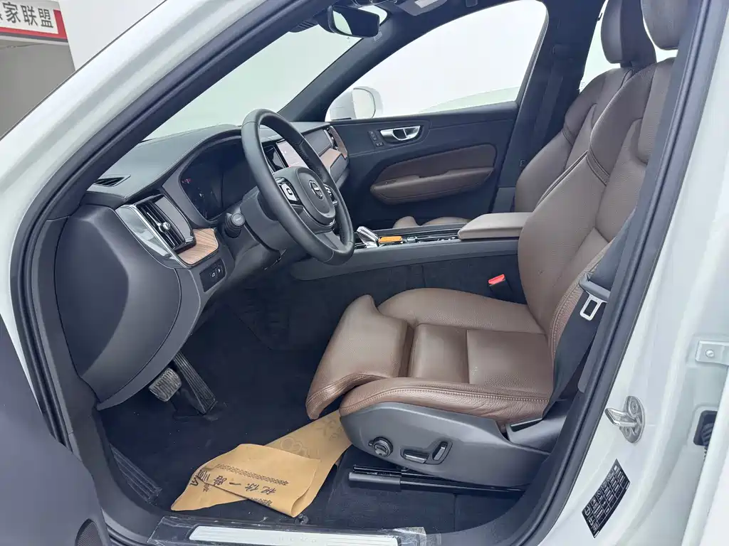 VOLVO XC60 PLUG IN HYBRID