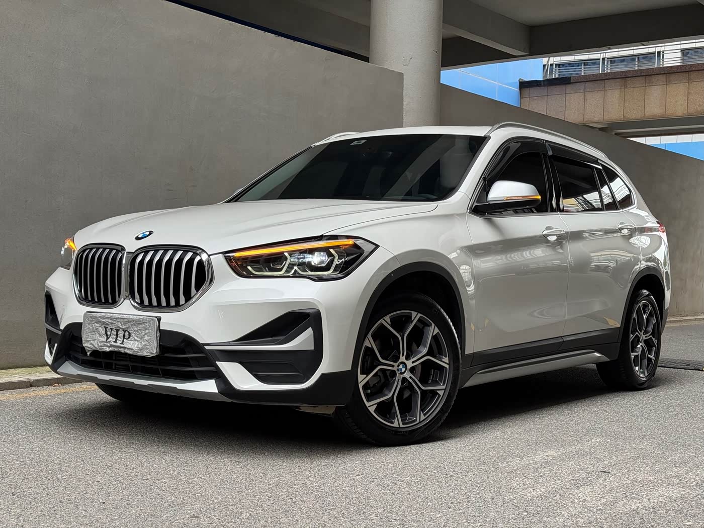 BMW X1 1.5 л 2023 г. Белый, пробег 18100 км
