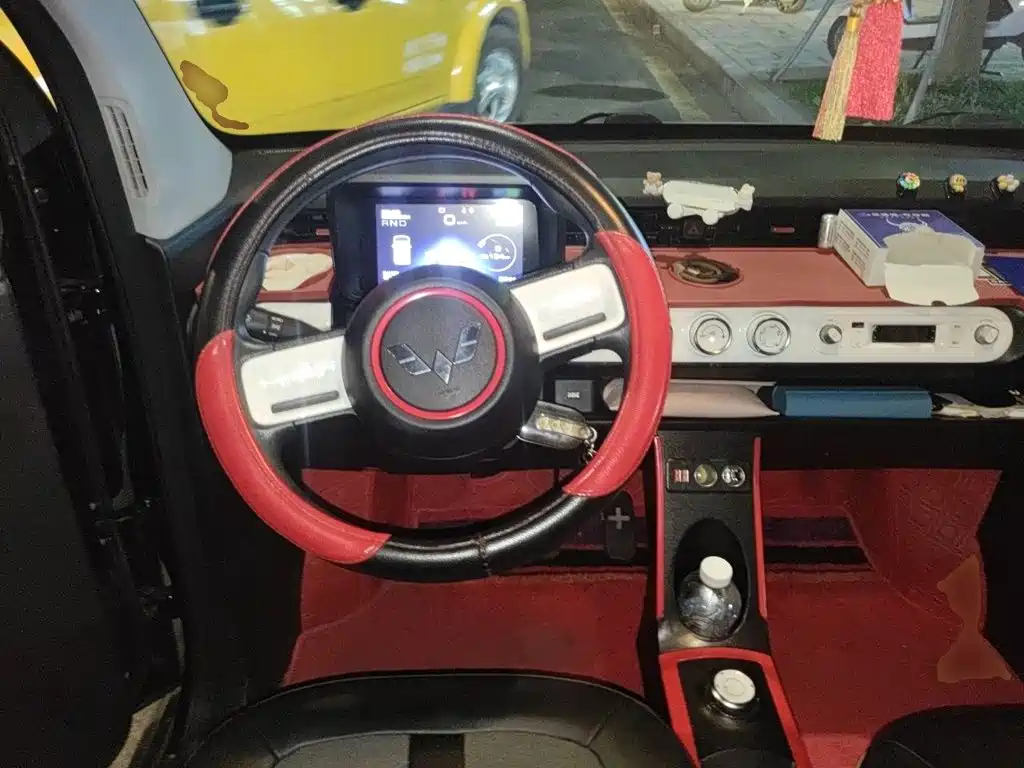 Wuling MINIEV — миниатюра 6
