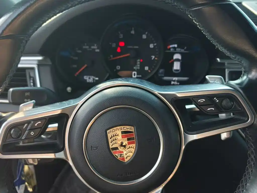 Porsche Macan — миниатюра 17