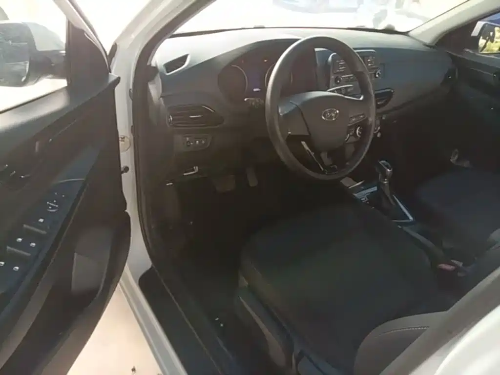 Hyundai Elantra — миниатюра 16