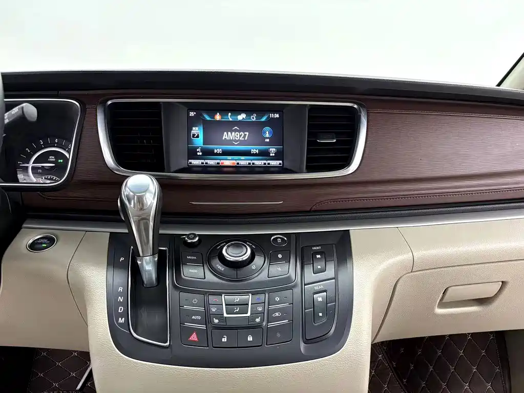 Buick GL8 — миниатюра 12