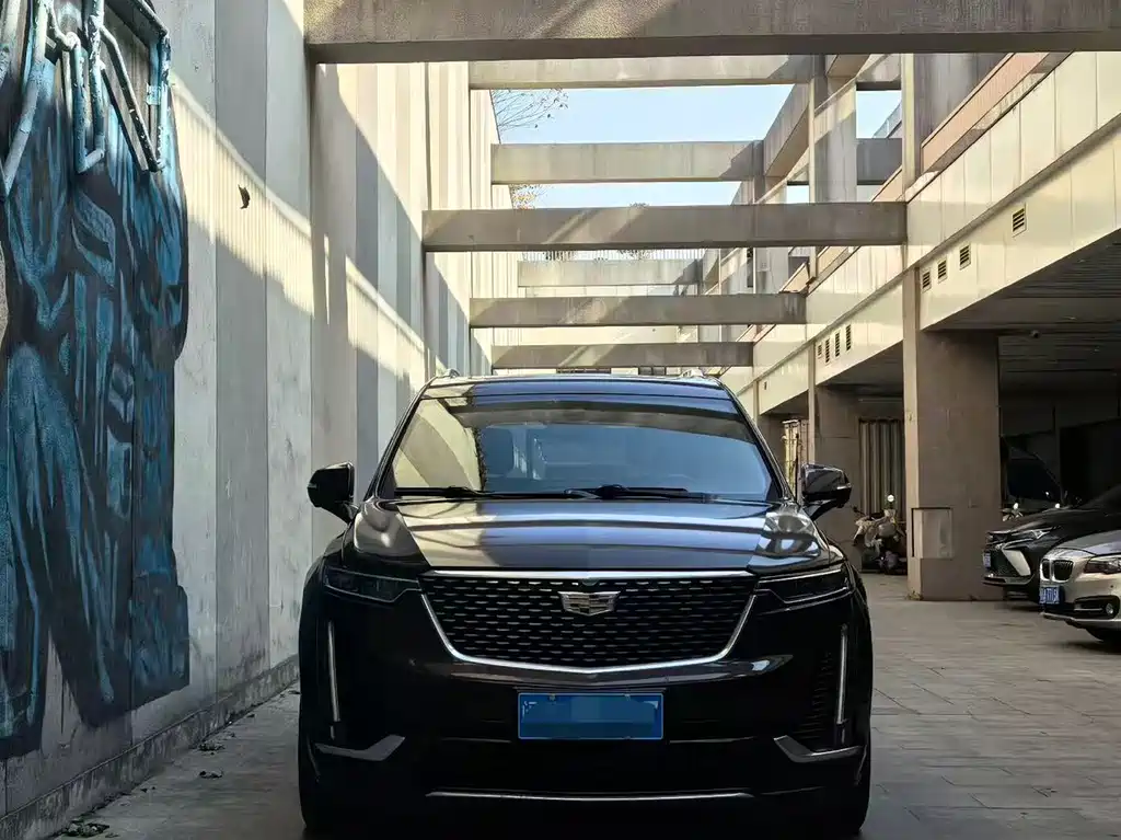 CADILLAC XT6