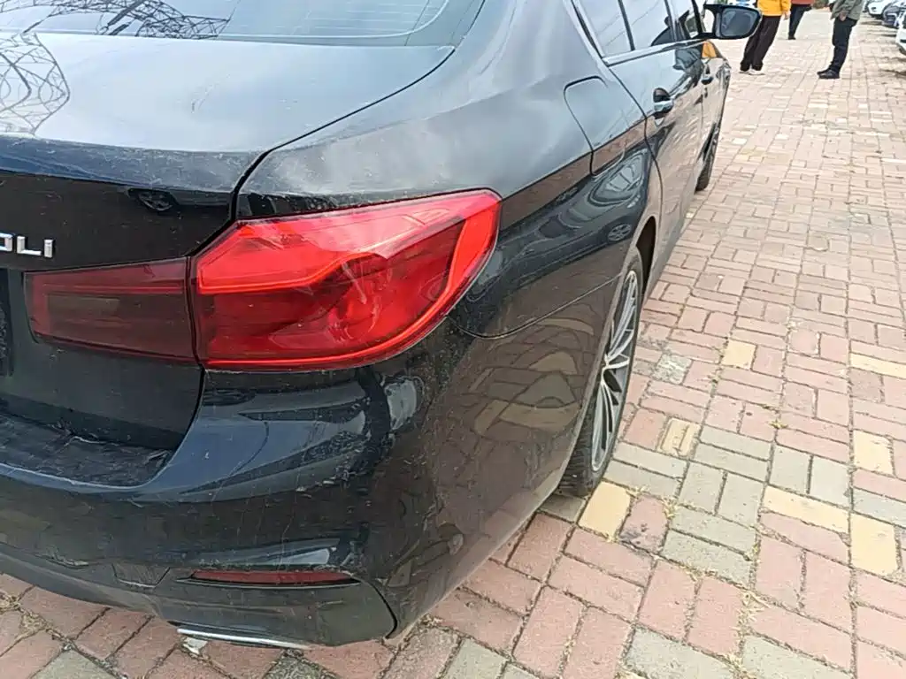 BMW 5 Series — миниатюра 8