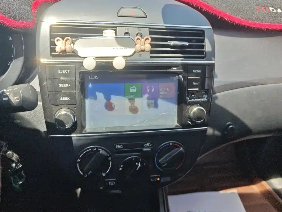 Nissan Tiida — миниатюра 13