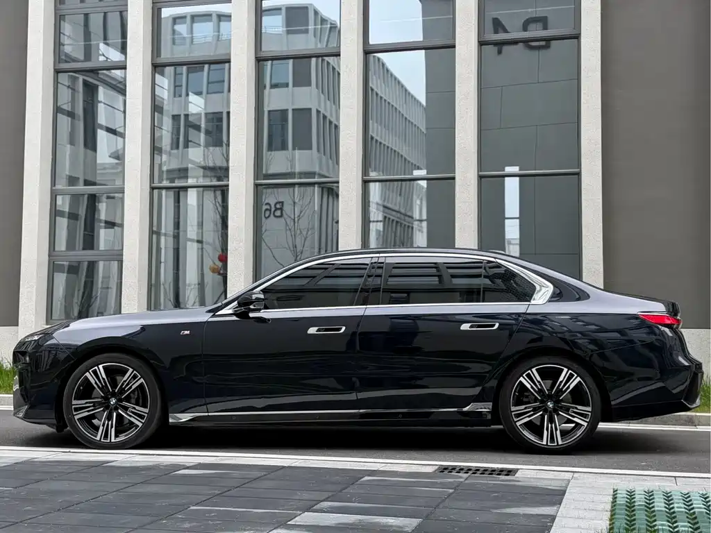 BMW 7 Series 7 2023 740Li Premium M Sport