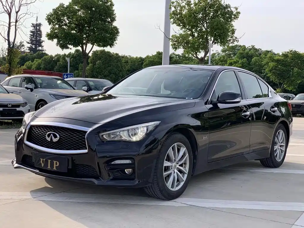 Infiniti Q50 2014 2.0T Luxury
