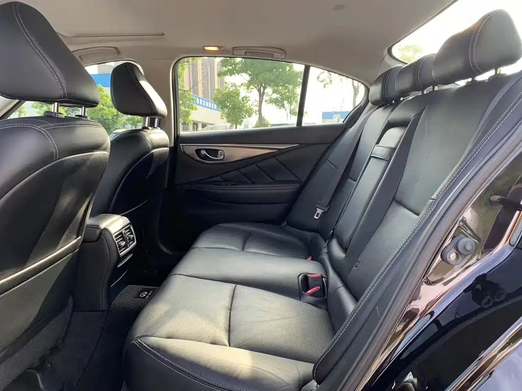 Infiniti Q50 2014 2.0T Luxury