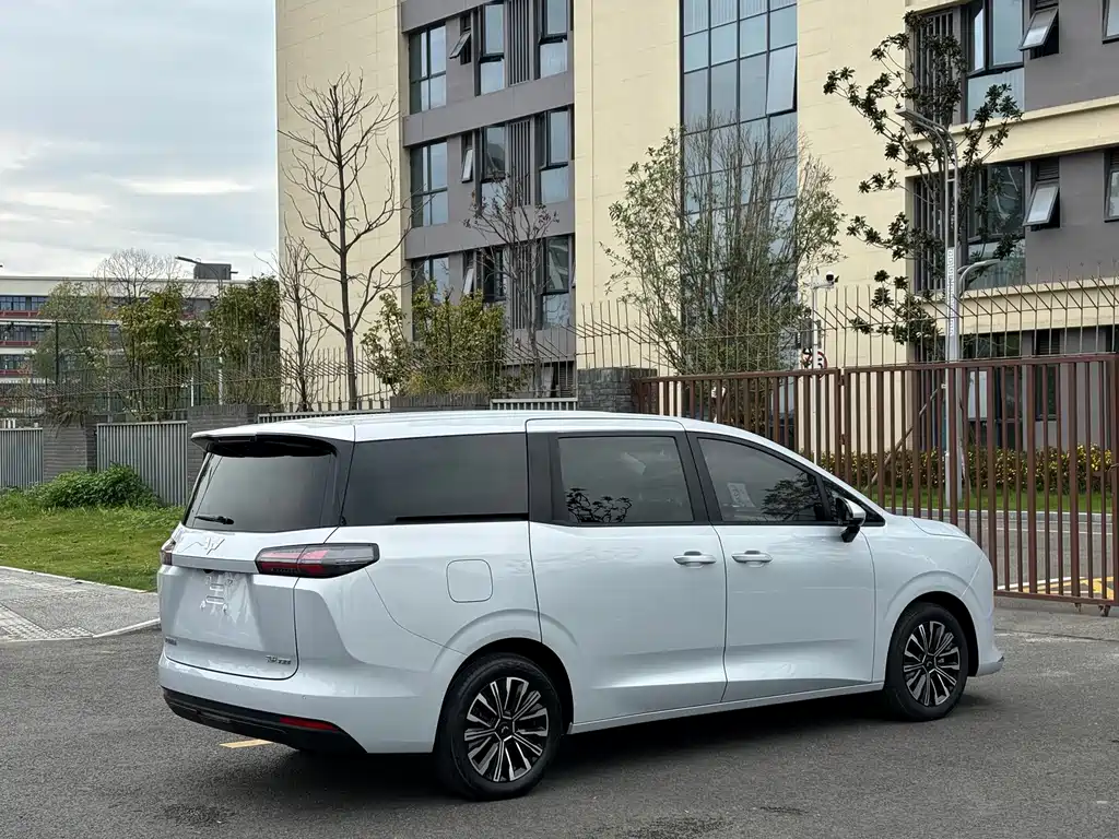 Wuling Xingguang 730 New Energy — миниатюра 19