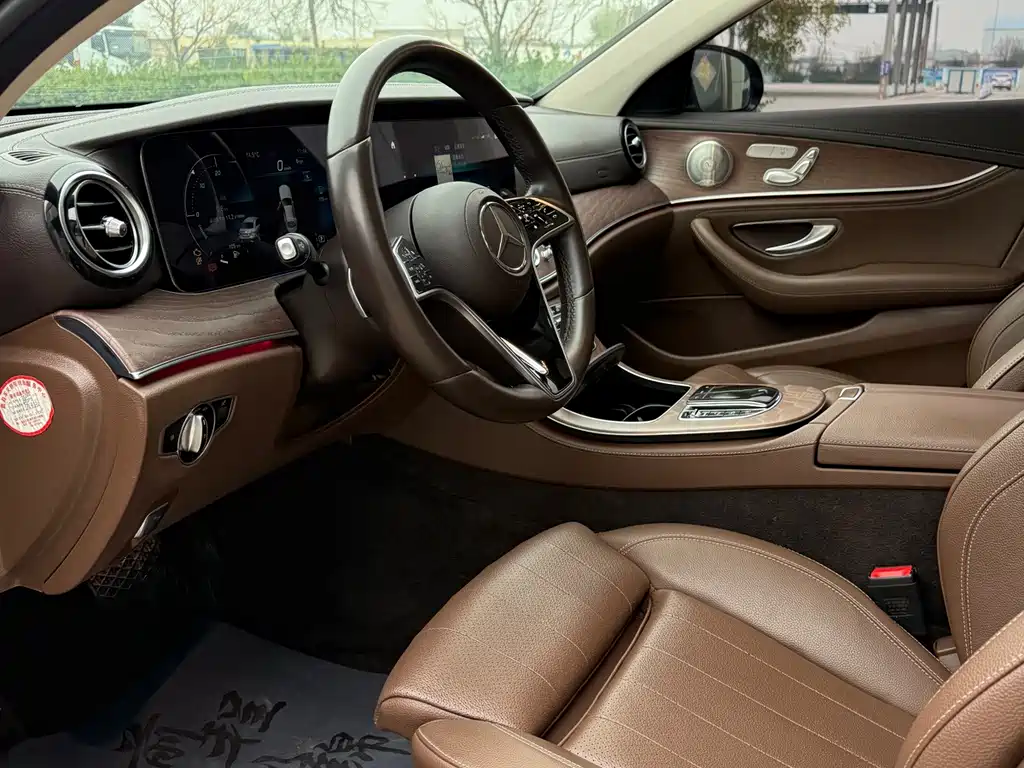 Mercedes-Benz E-Class — миниатюра 4