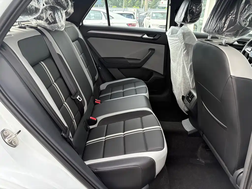 Volkswagen T-Roc 2025 300TSI DSG
