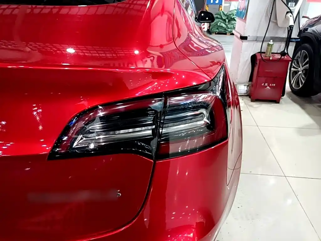Tesla Model 3 — миниатюра 8
