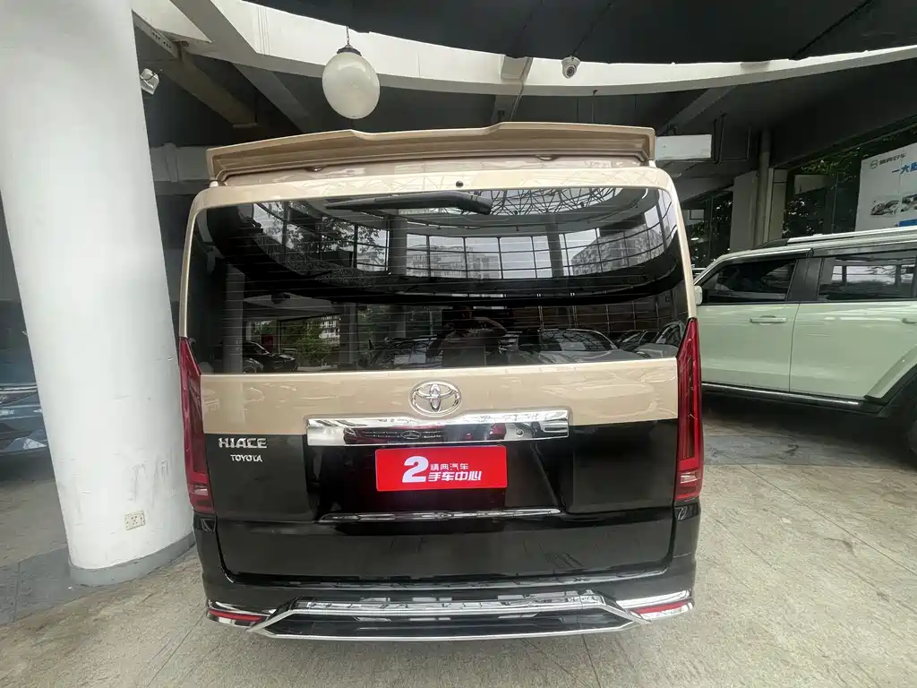Toyota HiAce 2024 3.5L