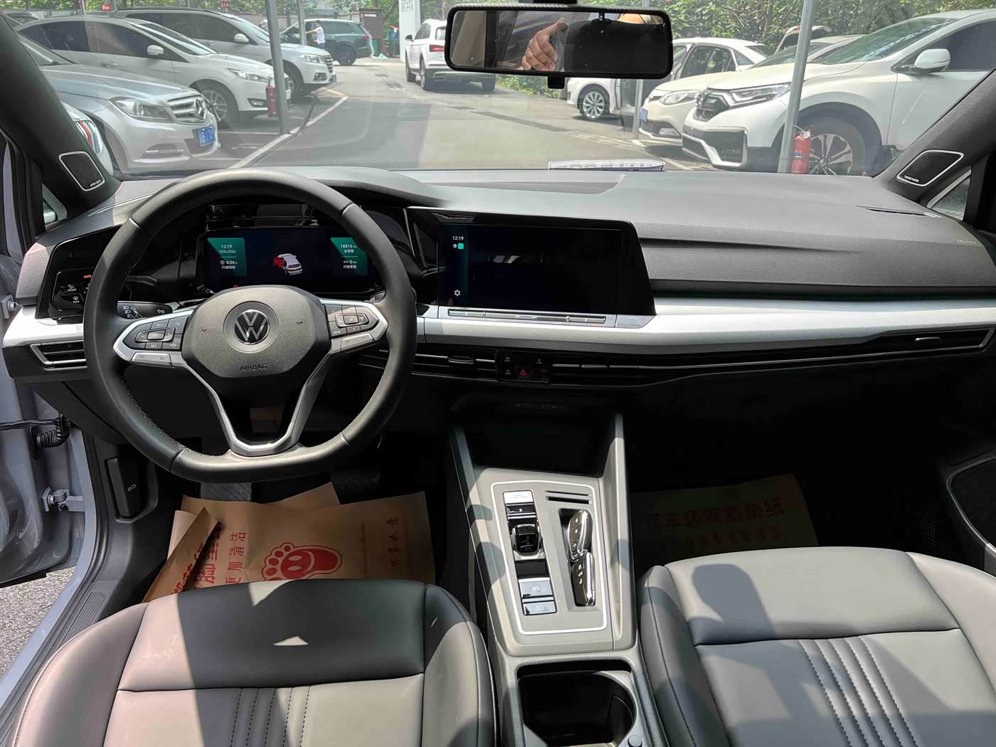 Volkswagen Golf 1.4 л 2025 г. Серебристо-серый, пробег 18800 км