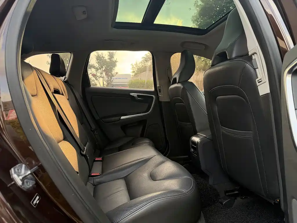 Volvo XC60 — миниатюра 11