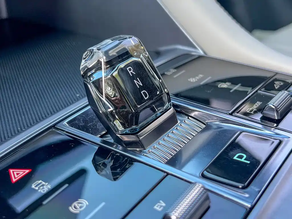 BYD PLUS New Energy — миниатюра 12
