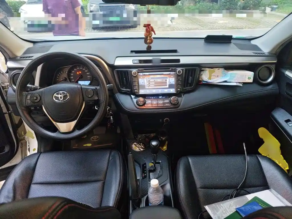 Toyota RAV4 — миниатюра 10