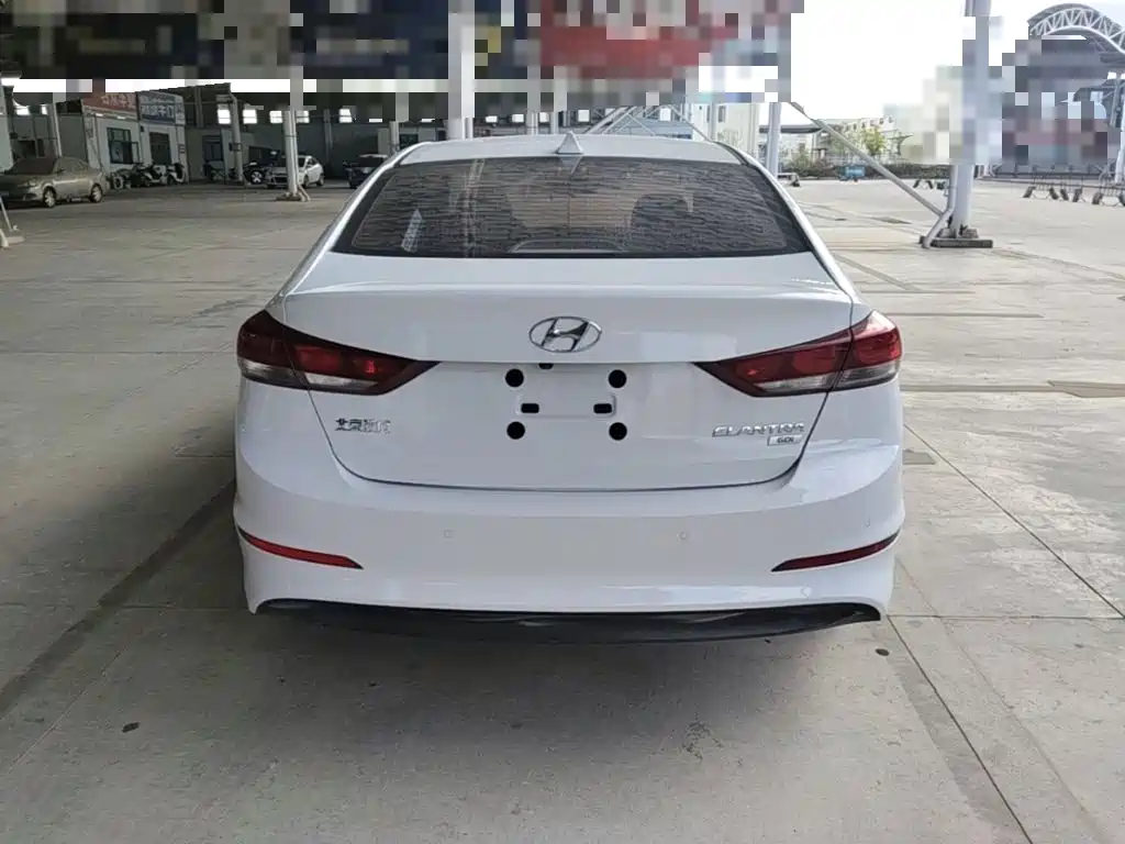 Hyundai Elantra — миниатюра 6