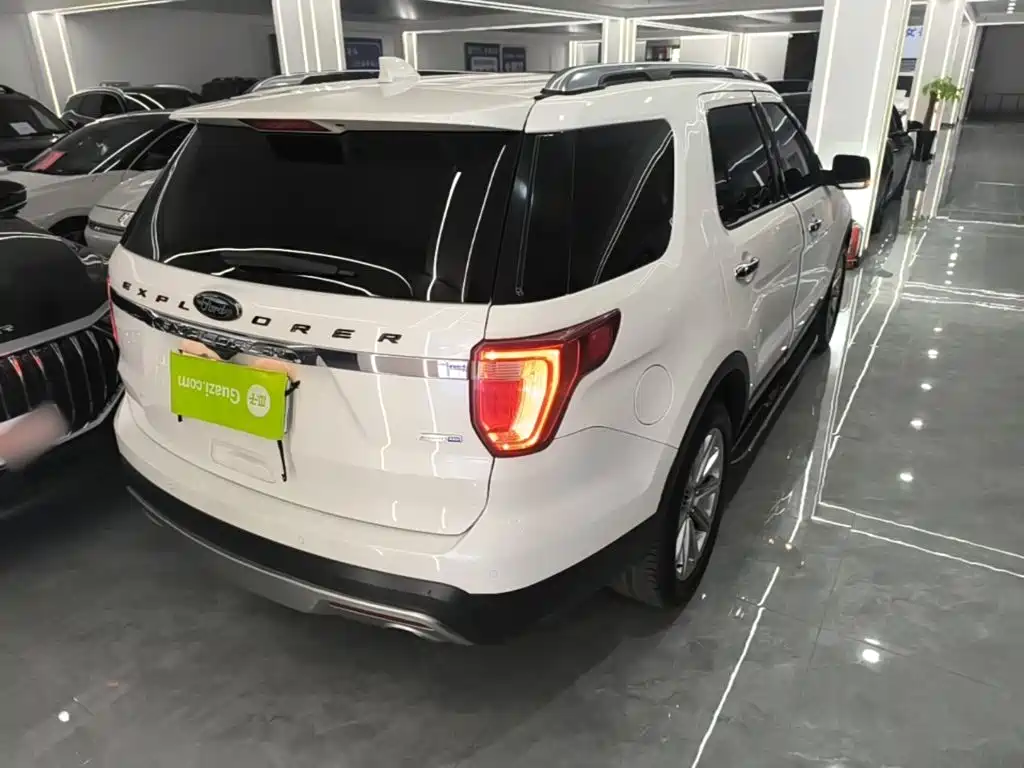 Ford Explorer (Import) — миниатюра 7
