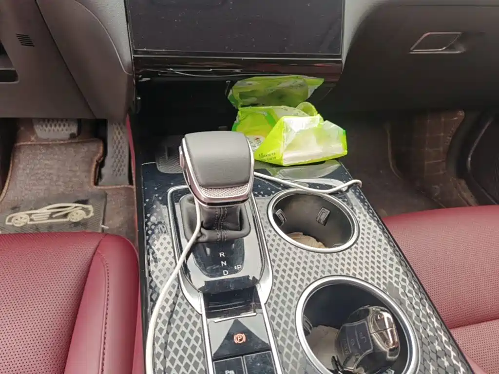 Hongqi Hongqi HS3 PHEV — миниатюра 14