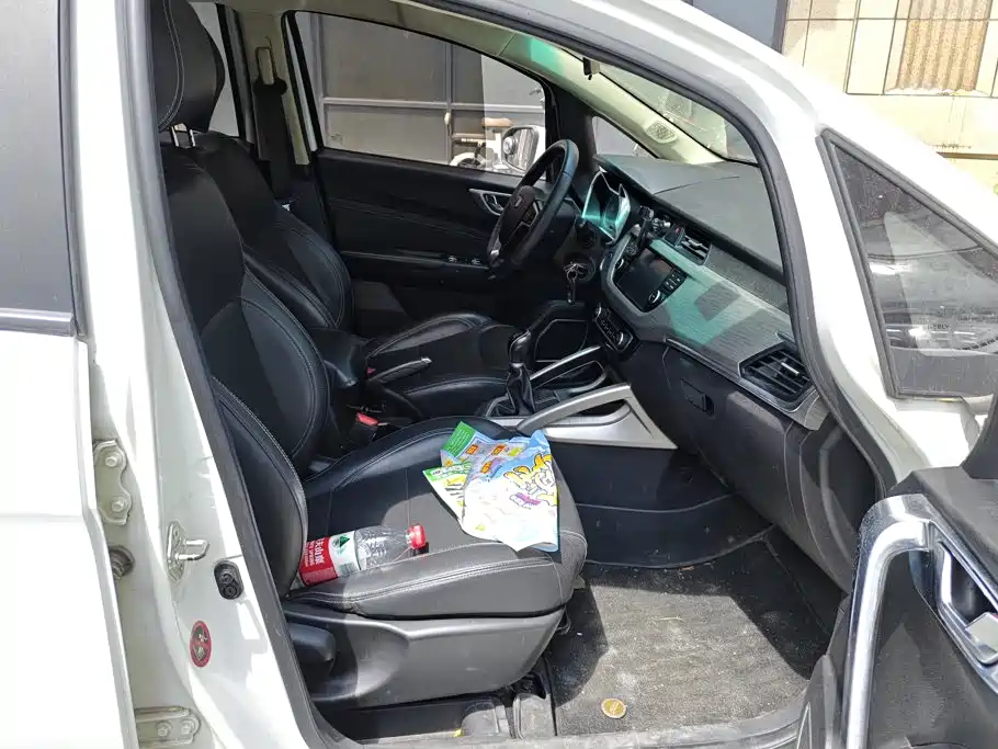 Geely Vision X3 — миниатюра 8