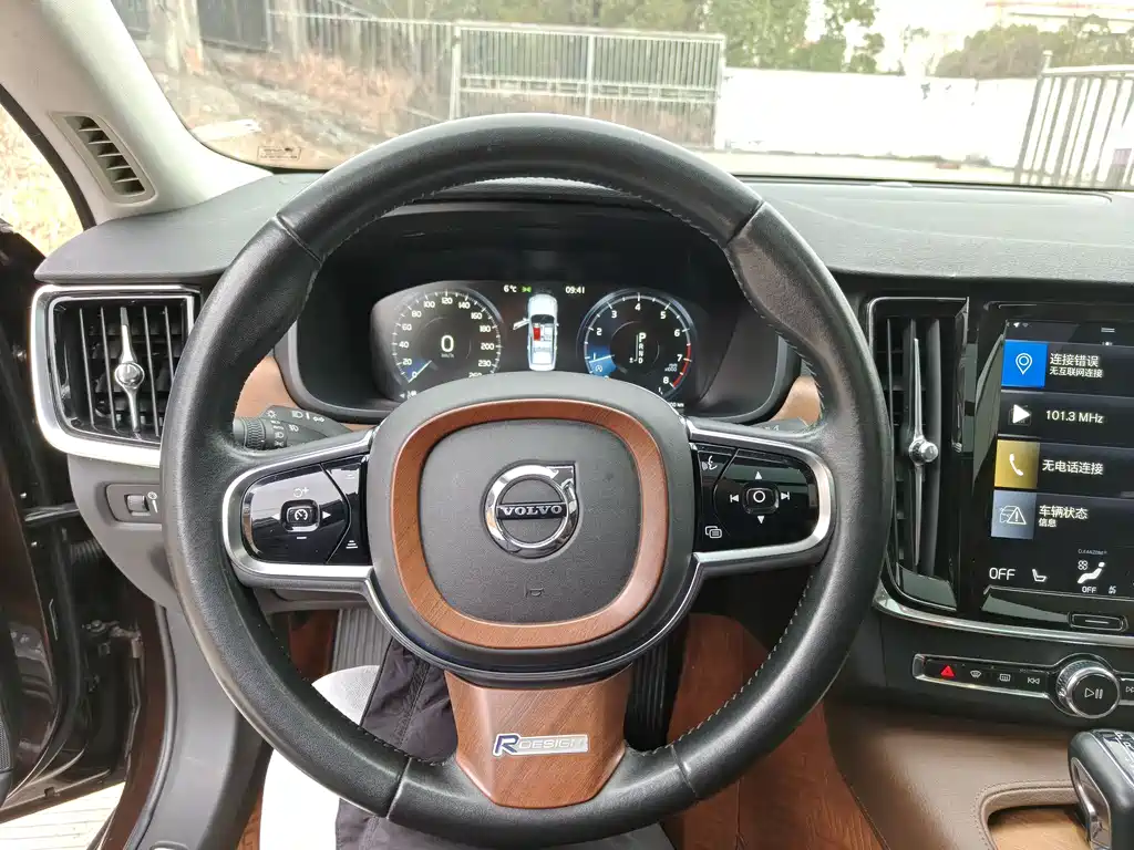 VOLVO S90