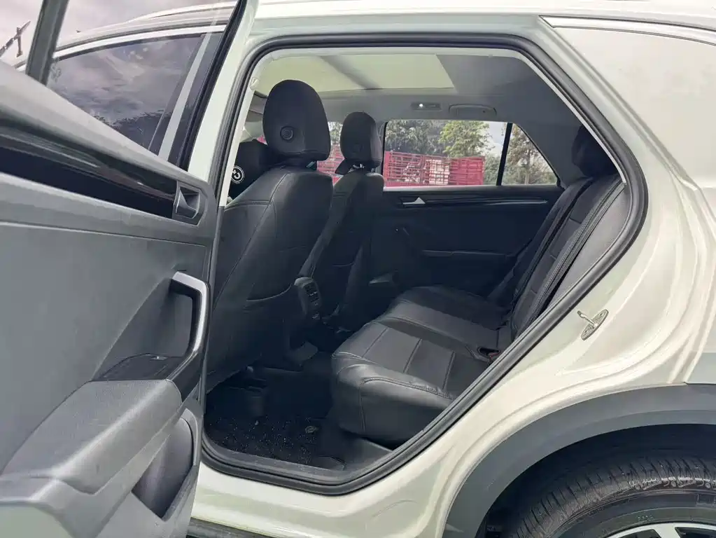 Volkswagen T-Roc — миниатюра 9