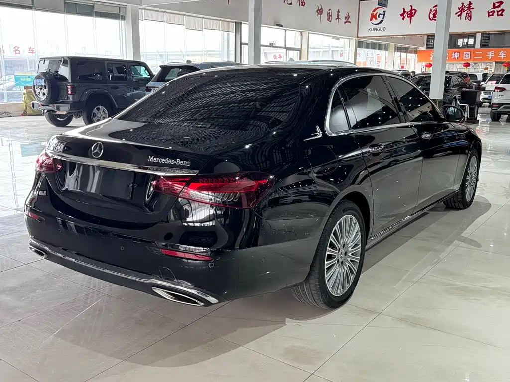 MERCEDES-BENZ E CLASS