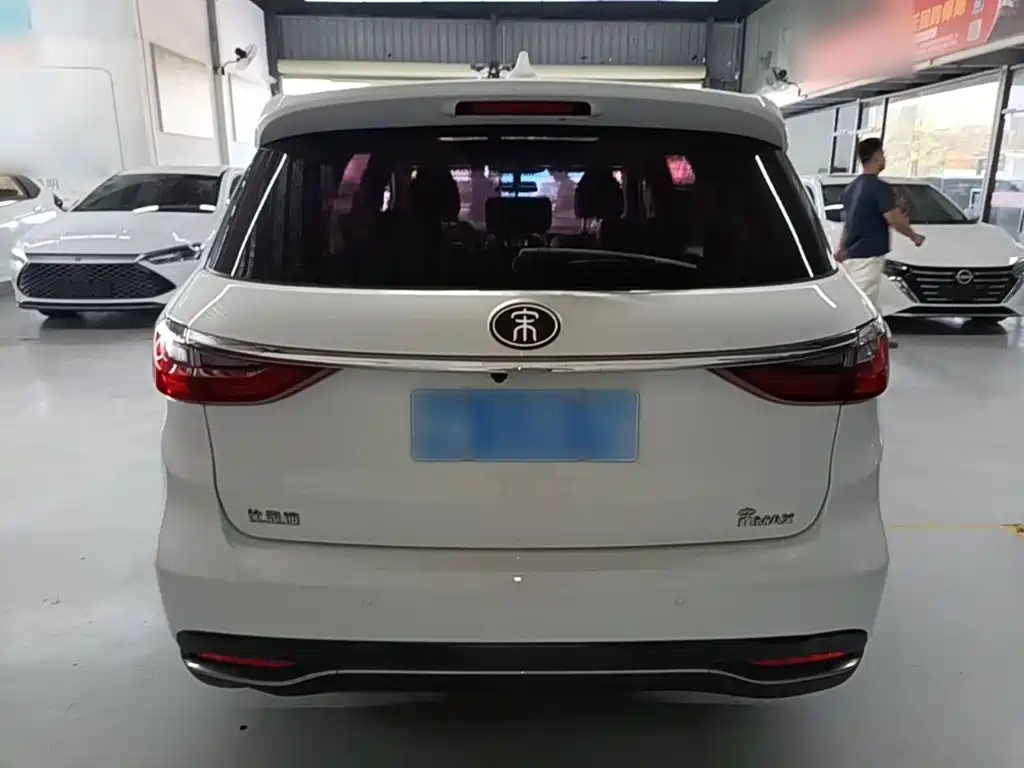 BYD MAX — миниатюра 6