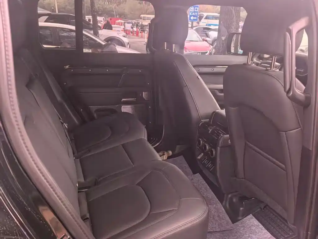 Land Rover Defender — миниатюра 7