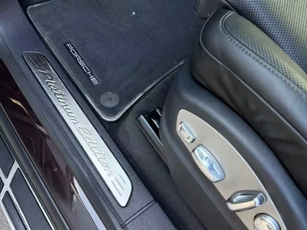 Porsche Cayenne — миниатюра 15