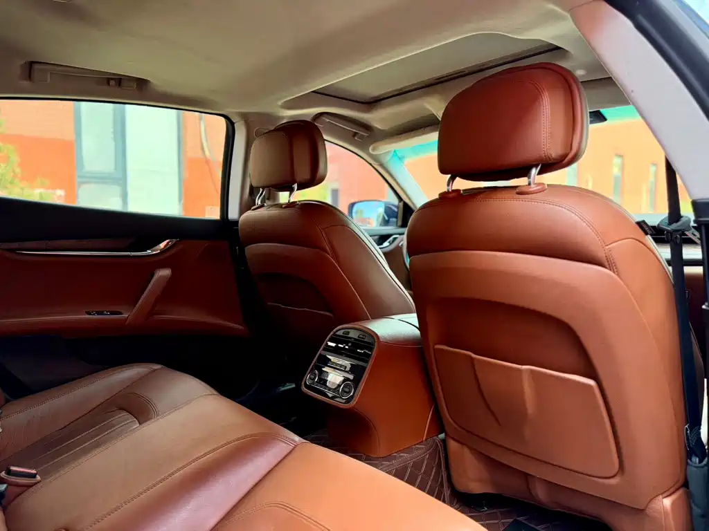 Maserati Quattroporte — миниатюра 17