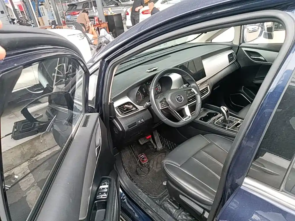 BYD MAX — миниатюра 16