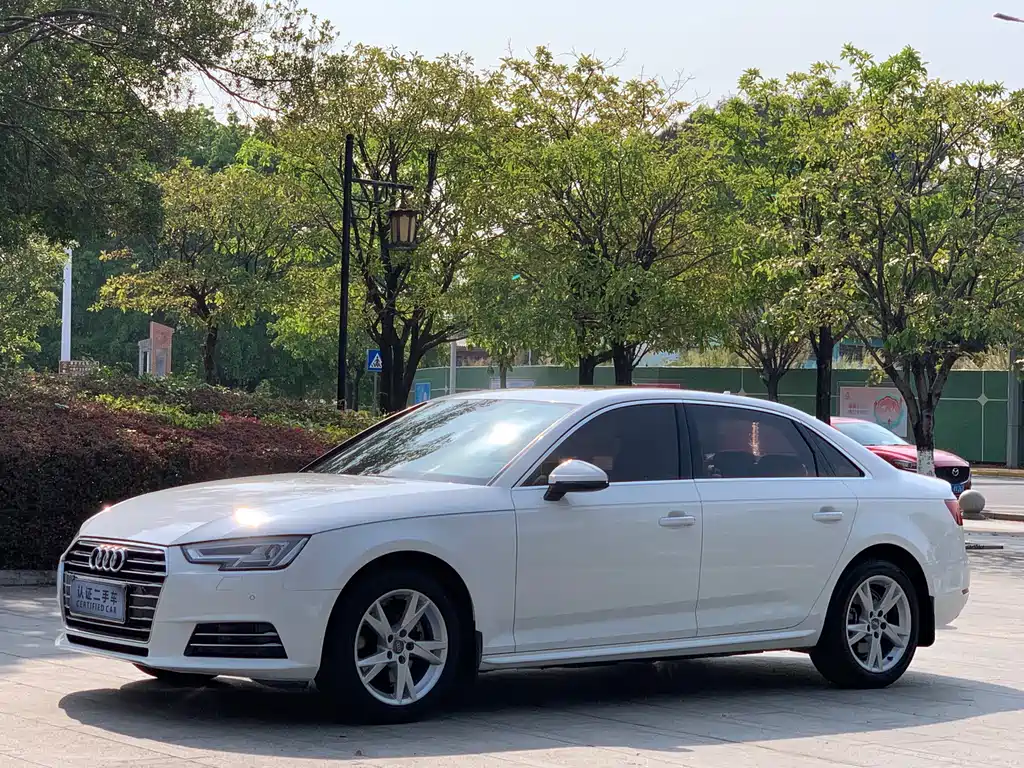 Audi A4L 2018