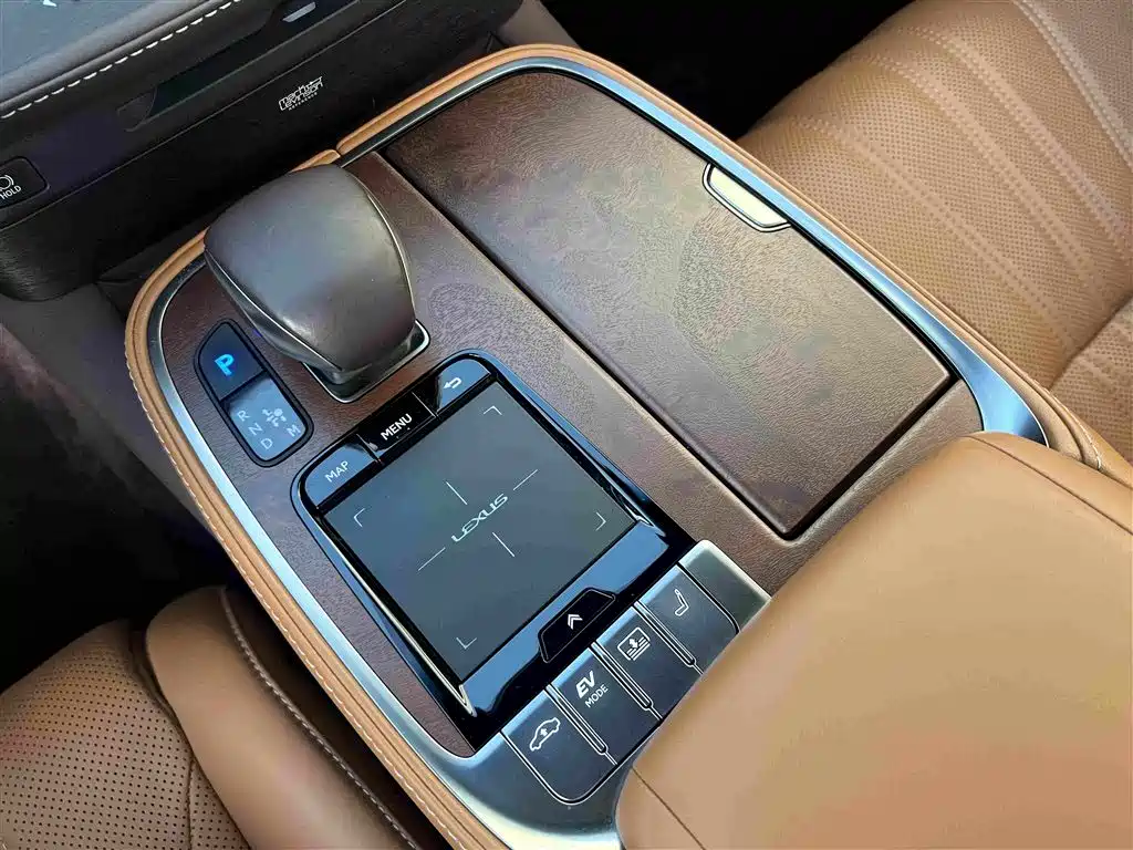 Lexus LS — миниатюра 9