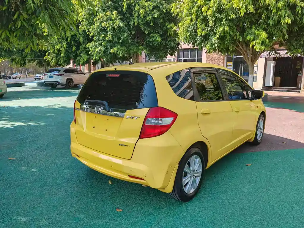 Honda Fit — миниатюра 4