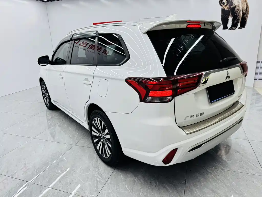 Mitsubishi Outlander — миниатюра 13