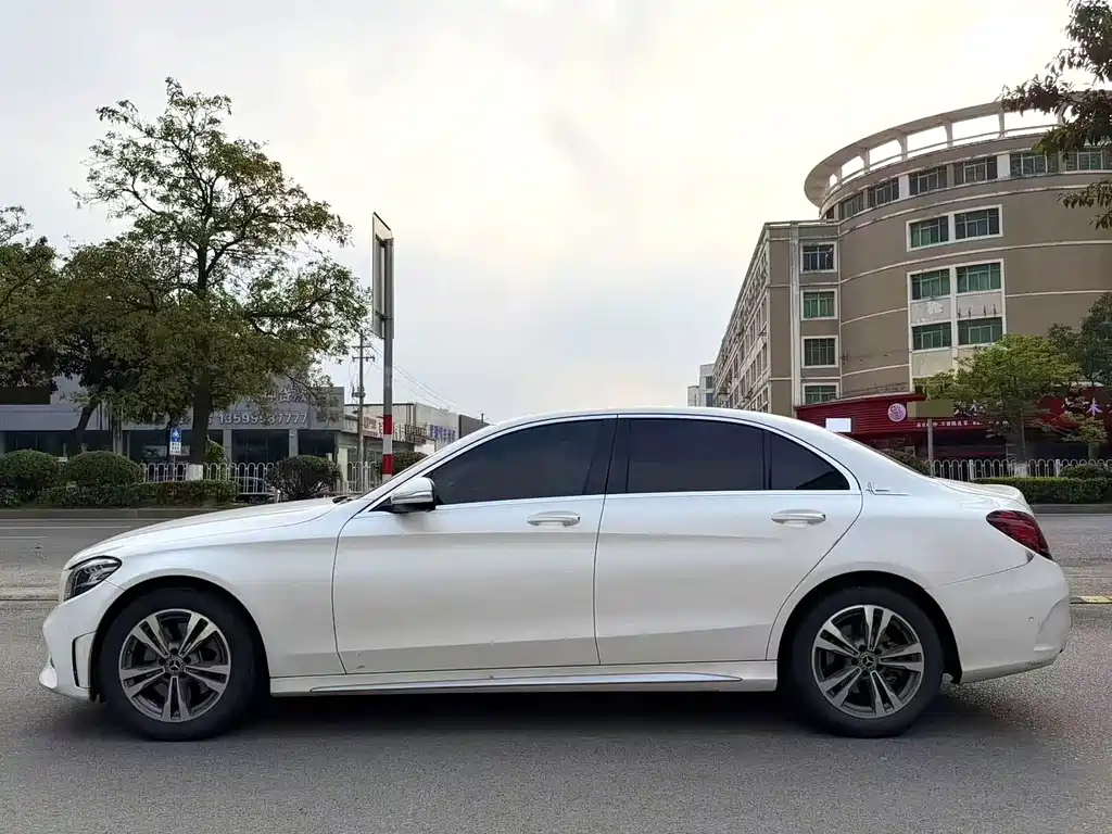 Mercedes-Benz C-Class — миниатюра 15