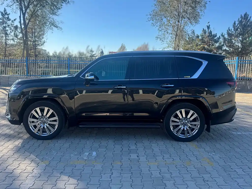 Lexus LX — миниатюра 4
