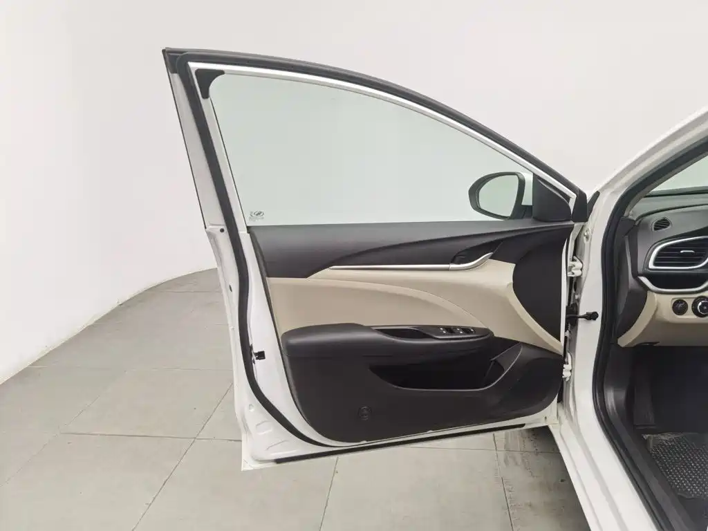 Buick Excelle — миниатюра 8