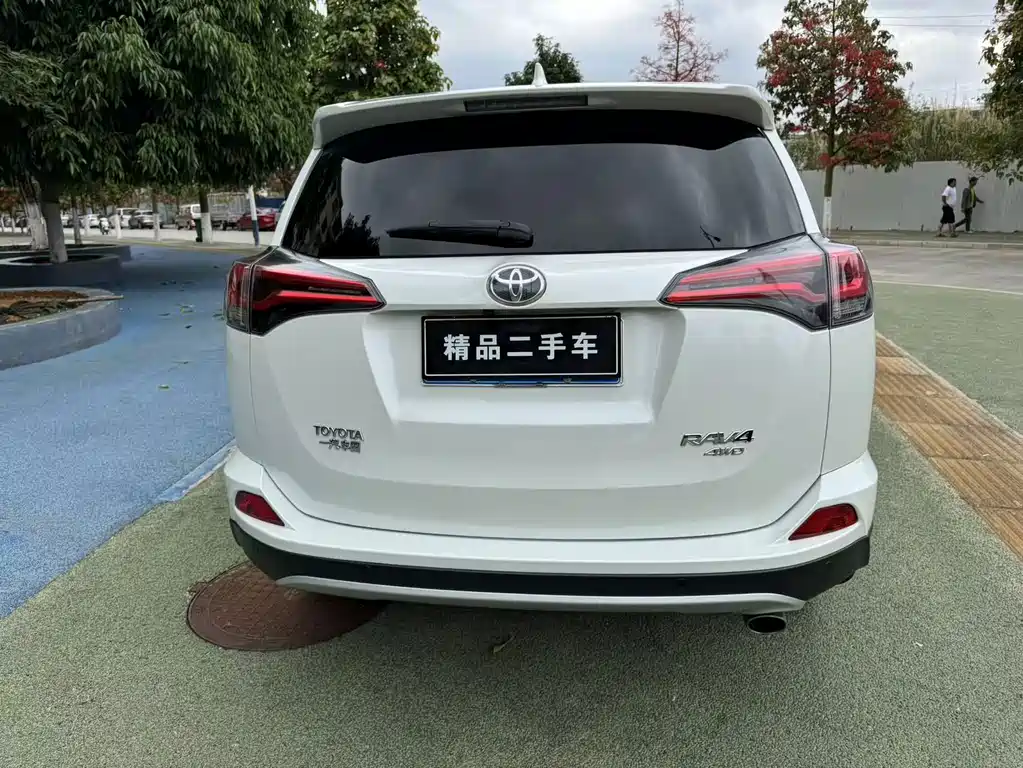 Toyota RAV4 — миниатюра 3