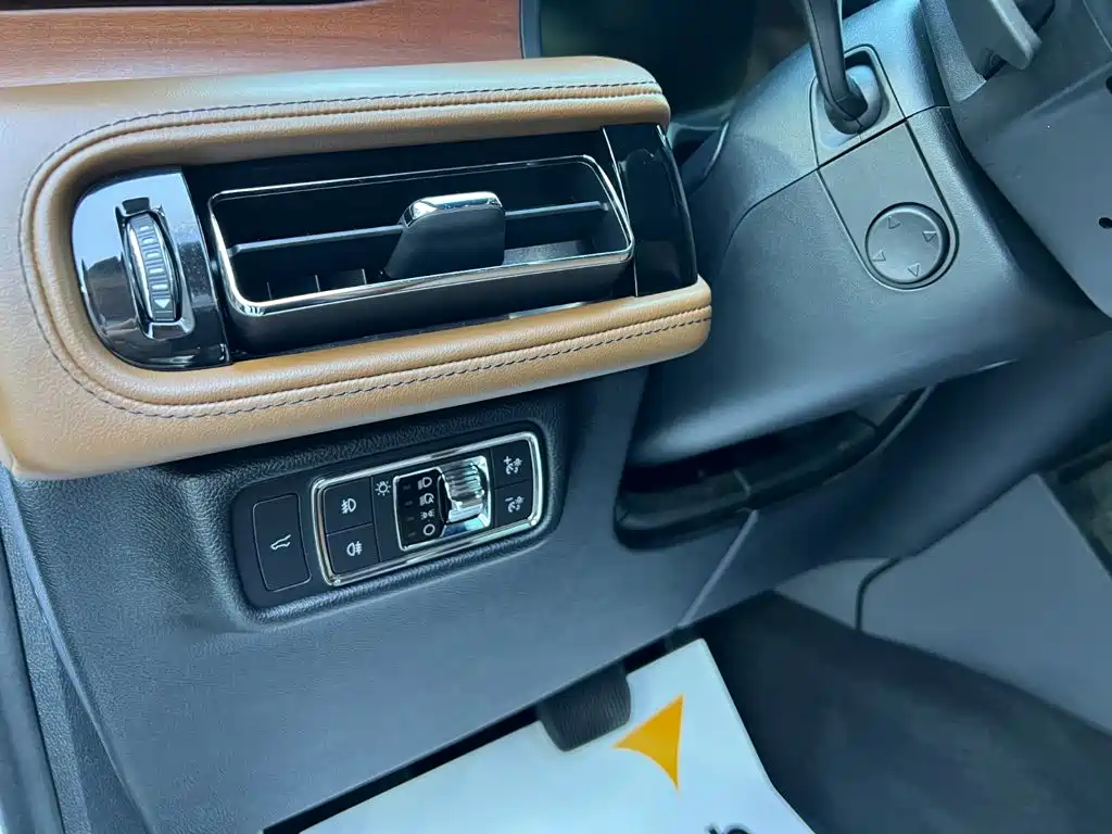 Lincoln Aviator — миниатюра 21