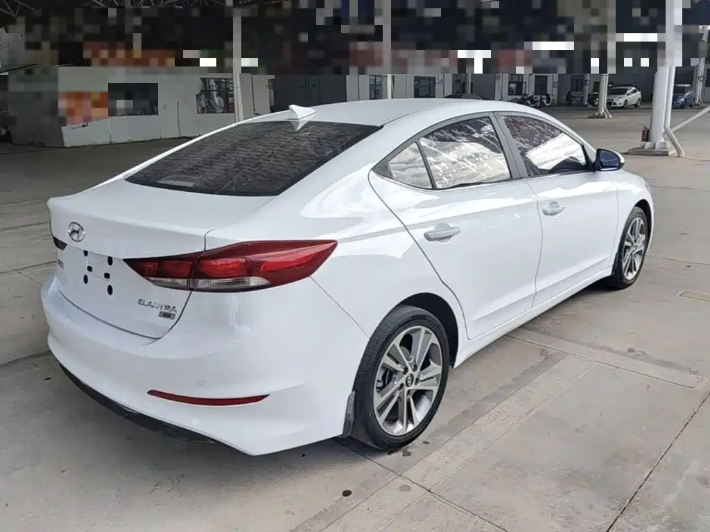 Hyundai Elantra — миниатюра 7