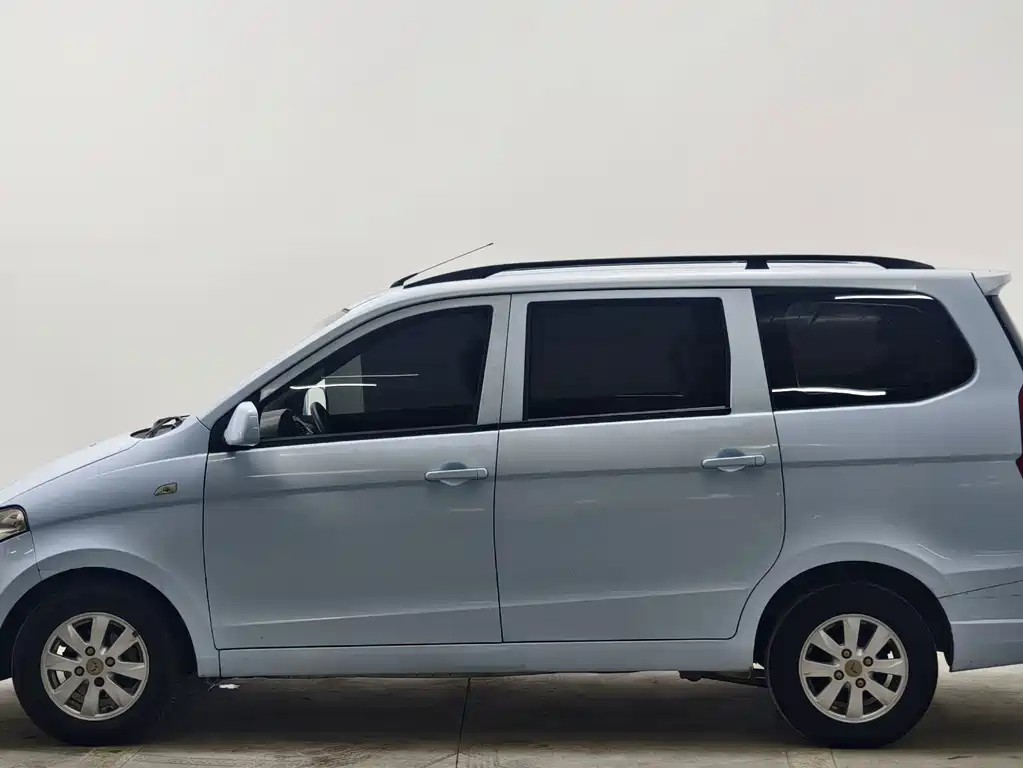 Wuling Hongguang — миниатюра 7