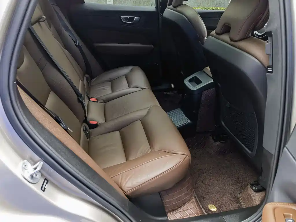 VOLVO XC60 PLUG IN HYBRID