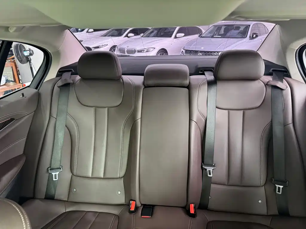 BMW 5 Series — миниатюра 16