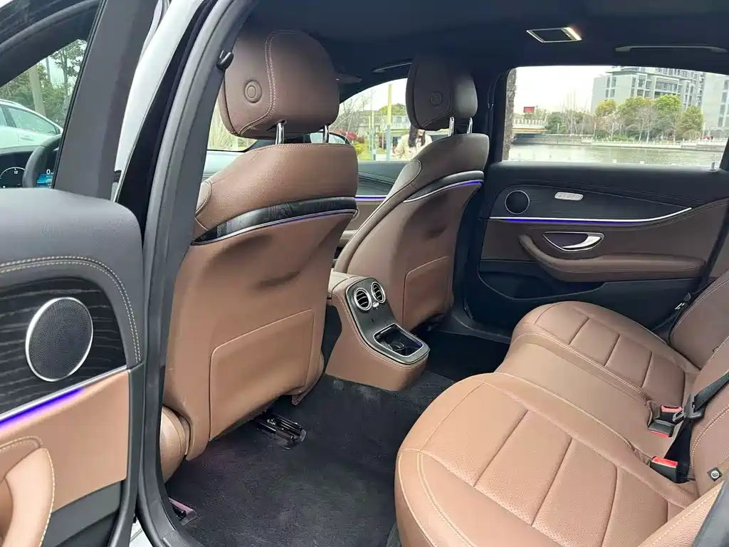 Mercedes-Benz E-Class — миниатюра 5