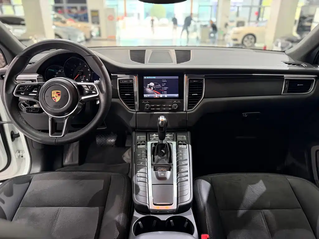 Porsche Macan — миниатюра 10