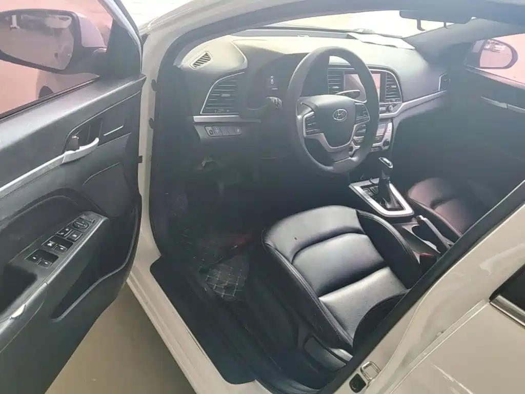 Hyundai Elantra — миниатюра 16