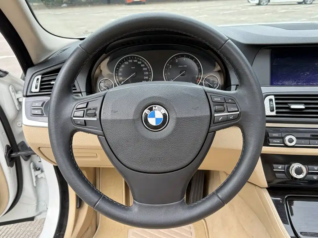 BMW 5 Series — миниатюра 15